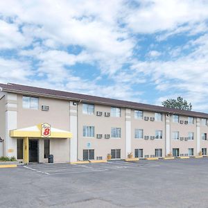 Super 8 By Wyndham Watertown